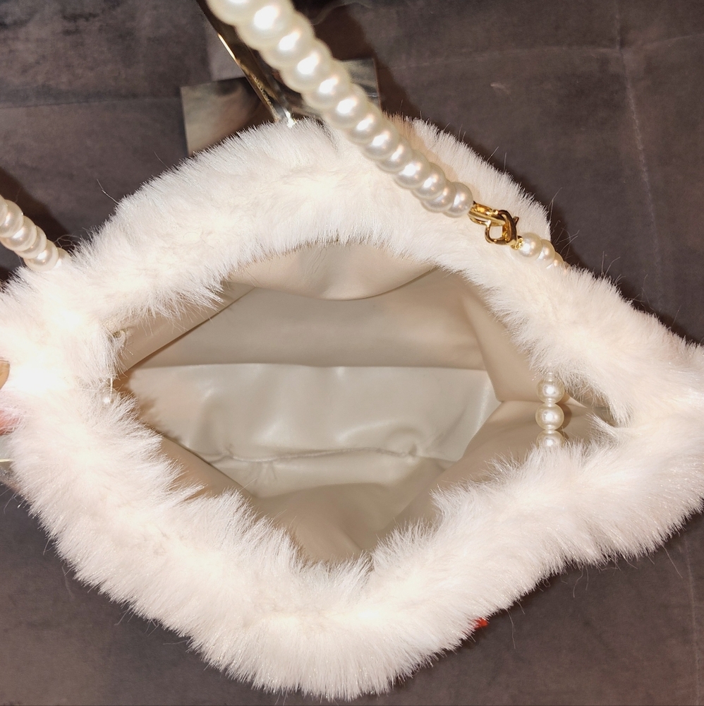 NWT LOUENHIDE KIKI MAISE VINTAGE WHITE FAUX FUR TOTE W/ FAUX PEARL HANDLES SCARF - Picture 11 of 12
